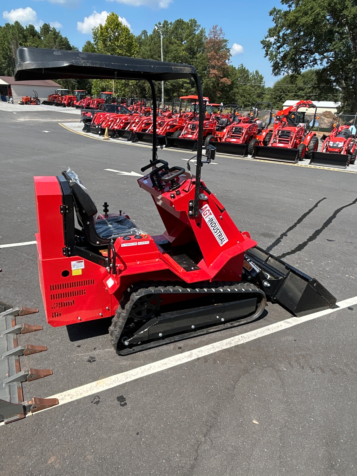 AGT SDA-140T Mini Skid Steer Loader (New Import)