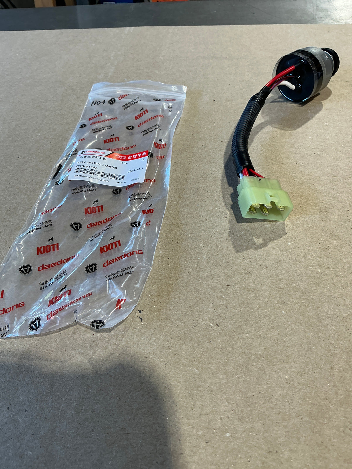 TF15-0196A IGNITION SWITCH