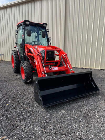 KIOTI DK5320SEHCB Hydrostatic Tractor With Loader and 3rd Function - Scratch and Dent