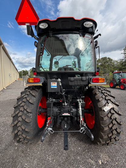 KIOTI DK5320SEHCB Hydrostatic Tractor With Loader and 3rd Function - Scratch and Dent