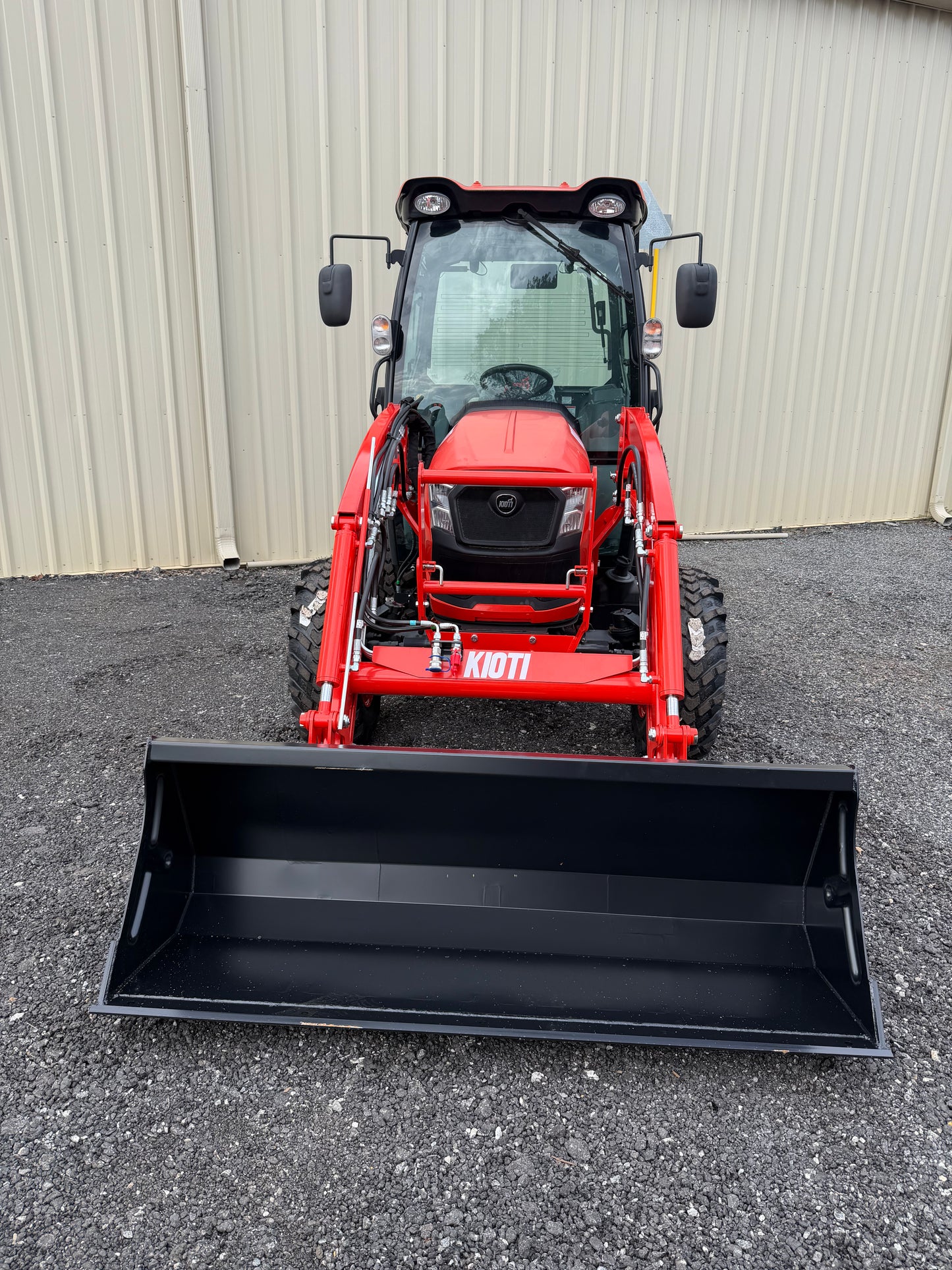 KIOTI DK4220SEHCB Hydrostatic Tractor With Loader and 3rd Function - Scratch and Dent