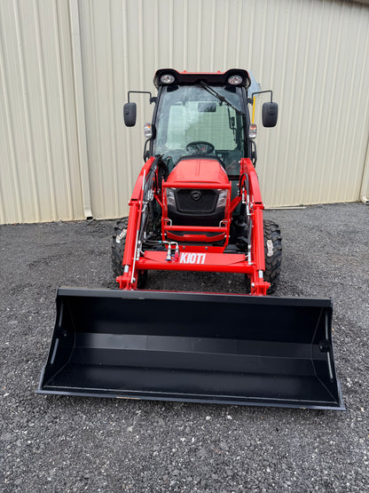 KIOTI DK4220SEHCB Hydrostatic Tractor With Loader and 3rd Function - Scratch and Dent