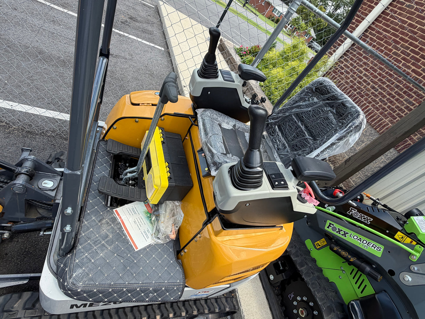1 Ton Mini Excavator with Thumb