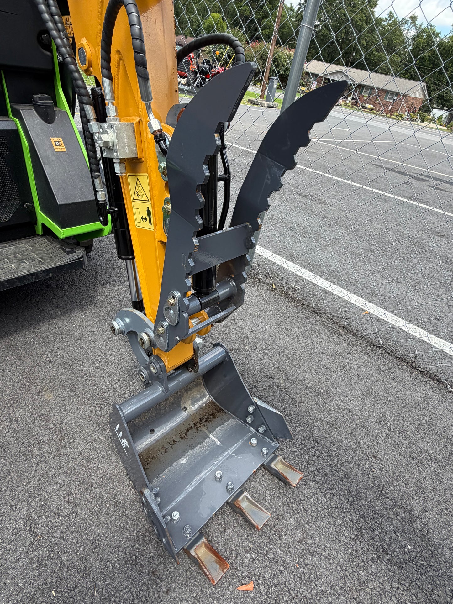 1 Ton Mini Excavator with Thumb