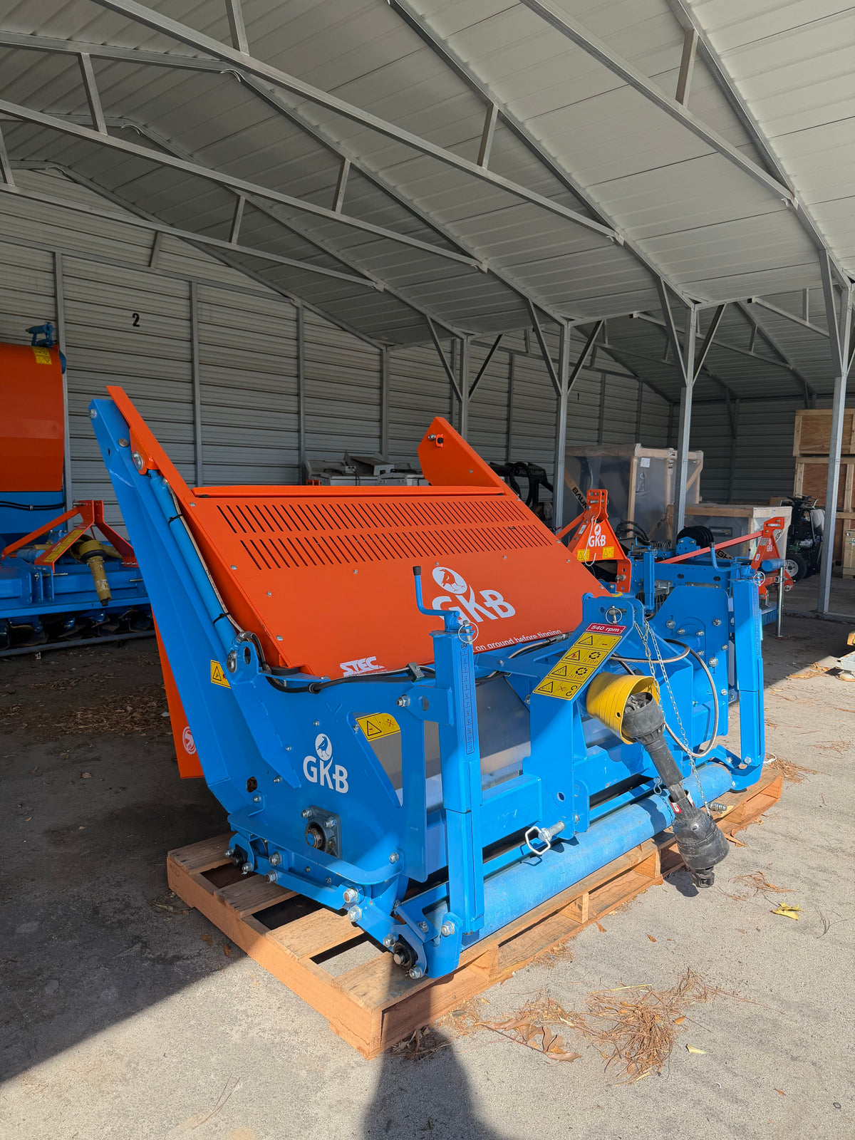 Demo - GKB VC160 - Verticut & Collect with High Dump
